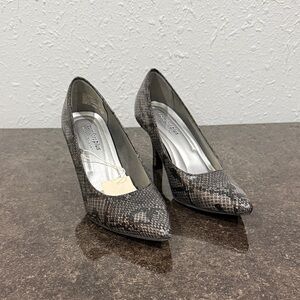 NWT Comfort Plus by Predictions Snakeskin Patterned Heels